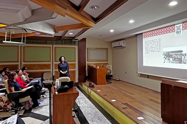 Servidora do Museu do IEC (MEV/SECMI), Cláudia Santos, apresentou palestra durante o evento