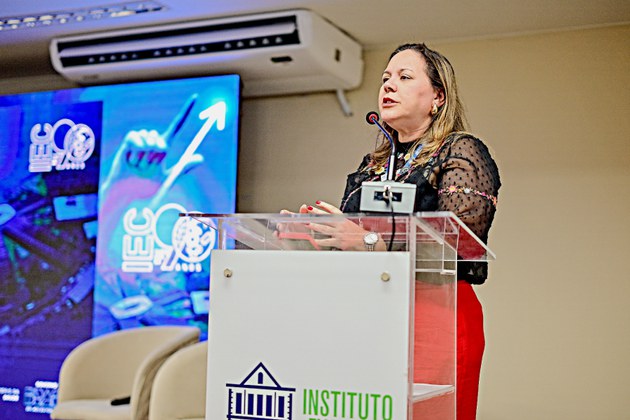 Diretora do IEC, Lívia Caricio, falou sobre desafios de 2025 e elencou entregas importantes durante o ano