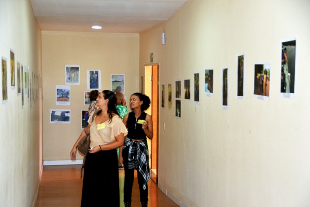 Exposição de fotografias foi montada na entrada do auditório do CENP
