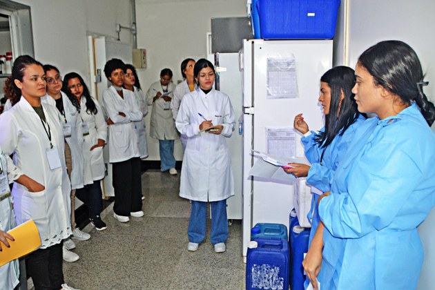 Programação do curso também incluiu atividades práticas nos laboratórios da Seção de Virologia