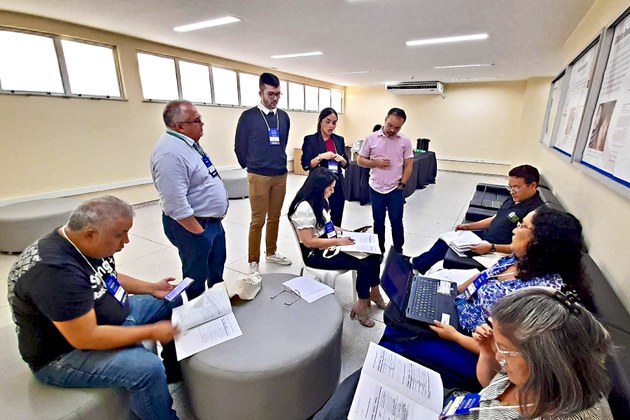 Pesquisadores do IEC foram divididos em grupos de trabalho para a realização das atividades práticas