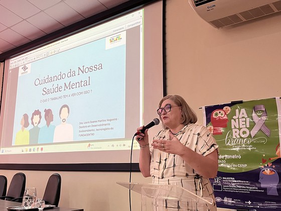 A psicóloga e doutora em Desenvolvimento Socioambiental, Laura Nogueira, ministrou palestra