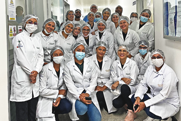 Alunos conheceram área laboratorial e rotina administrativa da Seção