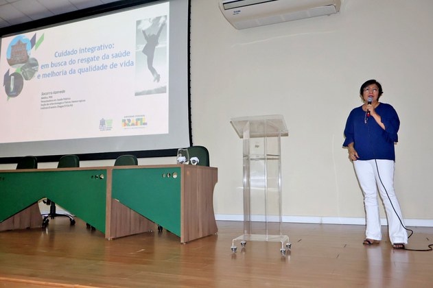 A médica e pesquisadora do IEC, Socorro Azevedo, ministrou palestra sobre Saúde Integrativa.