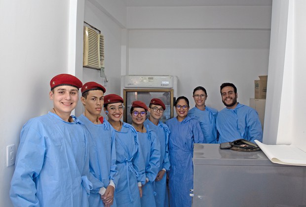 Grupo conheceu a rotina do Laboratório