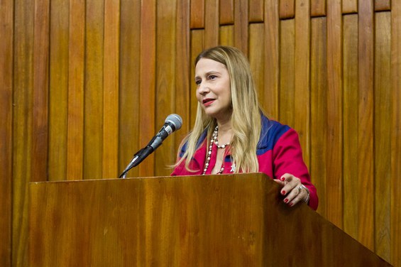 A Secretária, Ethel Maciel, abordou o trabalho realizado por especialistas do Instituto Evandro Chagas e da Fiocruz na investigação da Febre do Oropouche no Brasil e a importância das duas instituições para a vigilância em saúde e ambiente e para a ciência do país.