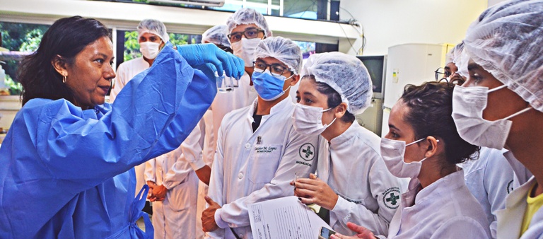 IEC-SITE-DESTAQUES-VISITA-ALUNOS-UEPA.JPG