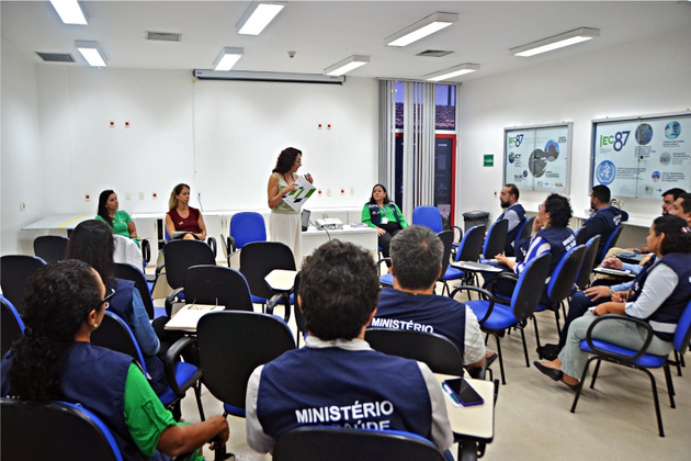 Comitiva reuniu com a direção do Instituto e com as chefias dos serviços e seções científicas