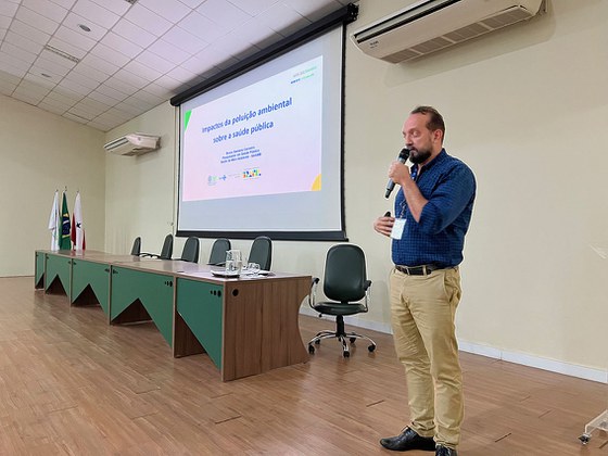 Bruno Carneiro, diretor substituto do IEC e chefe da SAAMB/IEC, durante palestra no auditório do CENP