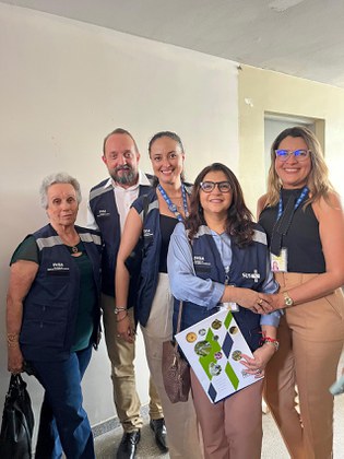 O diretor substituto, Bruno Carneiro, com a equipe do IEC durante a visita à UBS do Jurunas