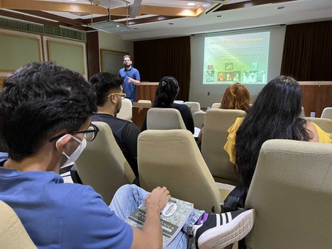 Palestra aborda vida e obra do pioneiro em oncovirologia humana: Anthony Epstein