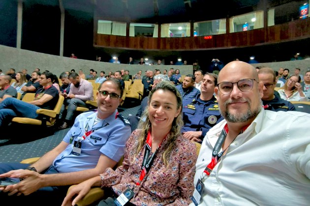 Fernando Molento (à direita) com participantes da atividade em Brasília, DF