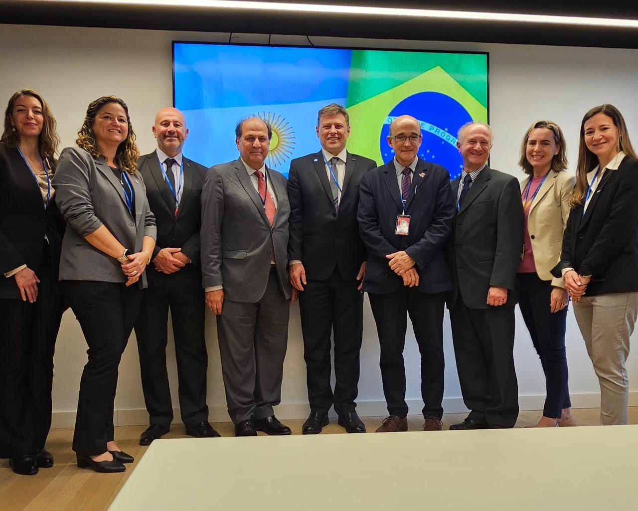 Comitiva da CNEN e Invap na sede da AIEA, em Viena