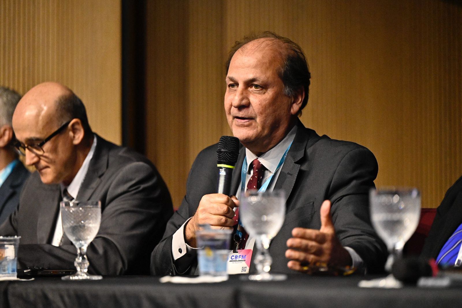 Presidente da CNEN, Francisco Rondinelli Jr., discursando durante o 29o Congresso Brasileiro de Física Médica