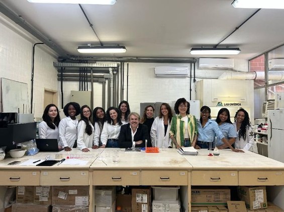 Dr. Ralph Santos-Oliveira e sua equipe de bolsista do Laboratório de Nanorradiofármacos