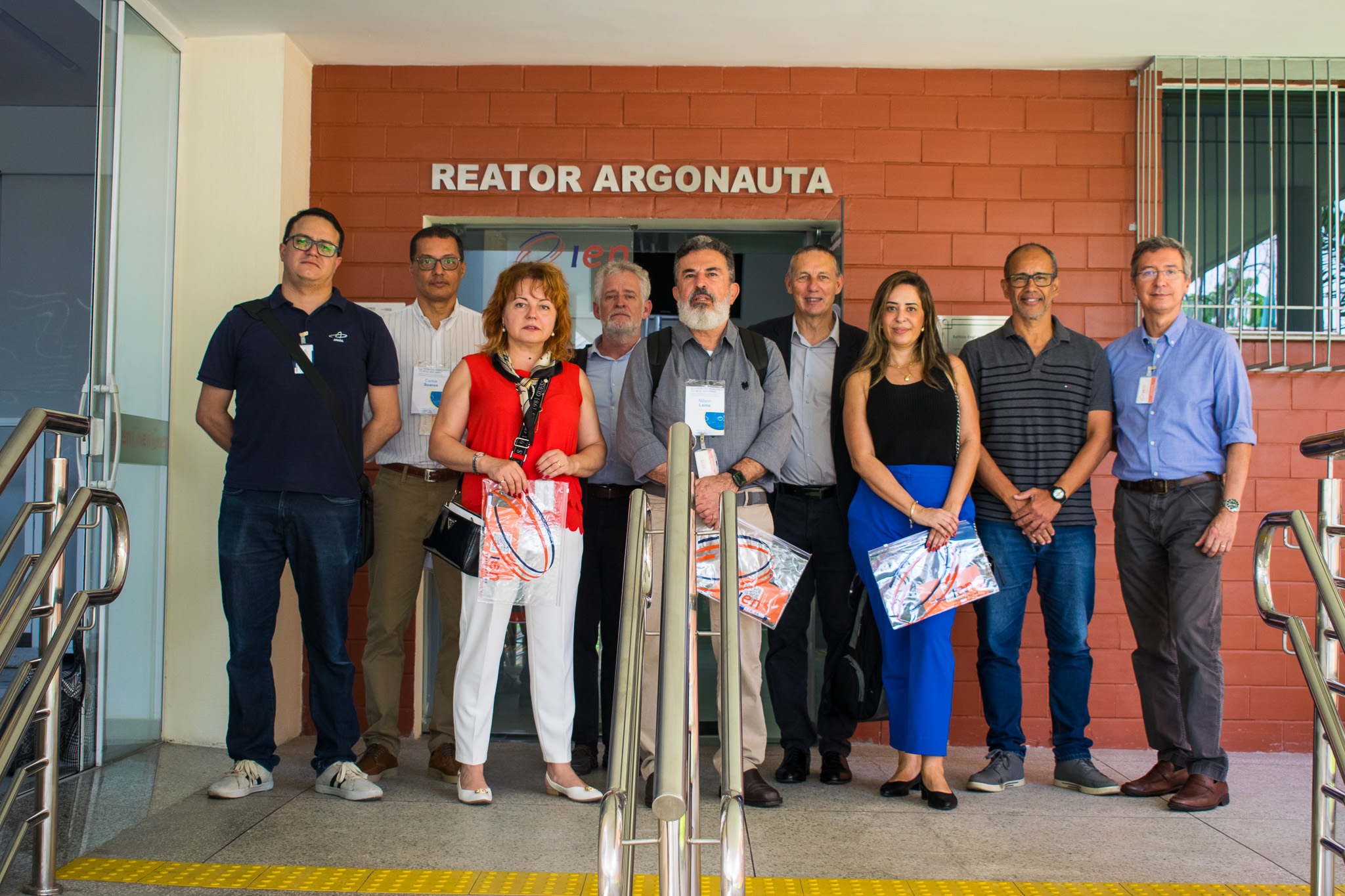 Especialistas visitando ao Reator do IEN