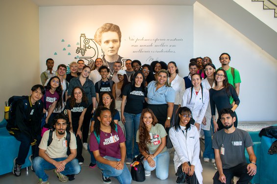 Estudantes da UFRJ na Sala Marie Curie