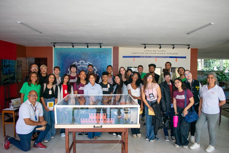 Visita de estudantes da UFRJ ao IEN