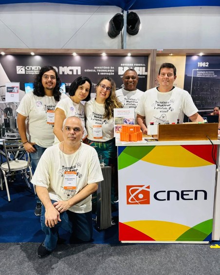 Pesquisadores e bolsistas do IEN/CNEN participando da SBPC 2025, em Recife-PE.