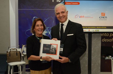 Deputado Júlio Lopes e Valéria Pastura