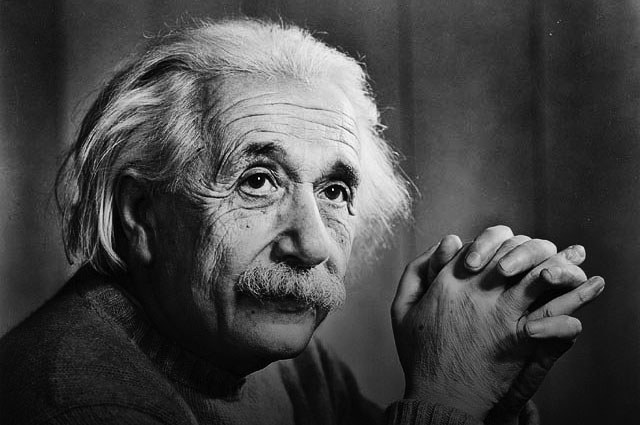 Albert Einstein, autor da Teoria da Relatividade Geral, divulgada em 25 de novembro de 1915