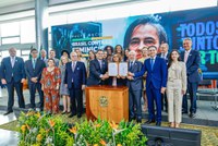 Ao lado do presidente Lula, ministra Anielle Franco participa de cerimônia de lançamento do Pacto Brasil de Enfrentamento ao Feminicídio