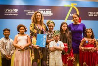 Ministra Anielle Franco recebe Carta da Infância de Terreiro em evento de celebração dos 75 anos do UNICEF no Brasil
