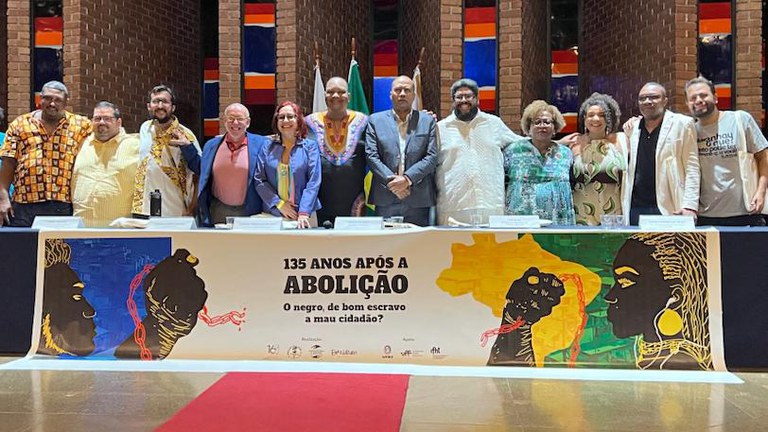 diretor yuri silva no complexo da Maré