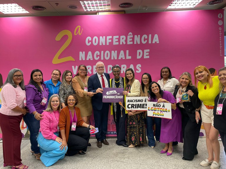 secretária iêda leal