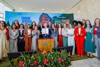 Ao lado do presidente Lula, ministra Rachel Barros participa de cerimônia de 100 dias do Pacto Brasil de Enfrentamento ao Feminicídio