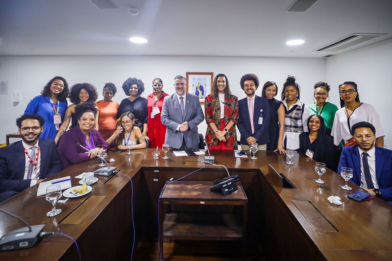 Café da manhã com jornalistas Anielle Franco Paulo Pimenta.jpeg