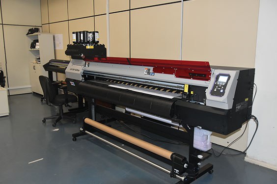 Novas aquisições de equipamentos de impressão e acabamento estão em operação no parque gráfico da IN