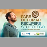 À esquerda, homem ruivo, de casaco de moletom azul, respirando profundamente, sob fundo degradê de marrom para azul. À direita, os dizeres: "Pare de fumar, recupere seu fôlego. 31 de maio, Dia Mundial sem Tabaco".