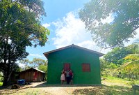 Agricultora recebe título definitivo e casa em assentamento de Roraima