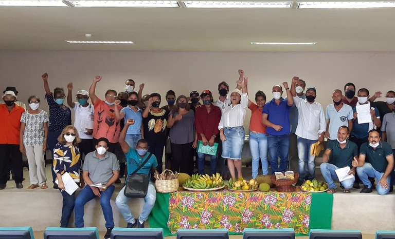Agricultores assentados da Zona da Mata pernambucana recebem Contratos e Declarações de Aptidão