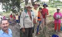 Agricultores realizam reflorestamento em assentamento alagoano
