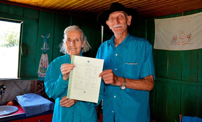 Entrega de títulos na Fazenda perseverança (RS)