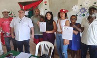 Assentadas assinam 27 contratos do Fomento Mulher na Bahia