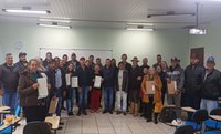 Assentados em Passos Maia (SC) recebem títulos e créditos para jovens