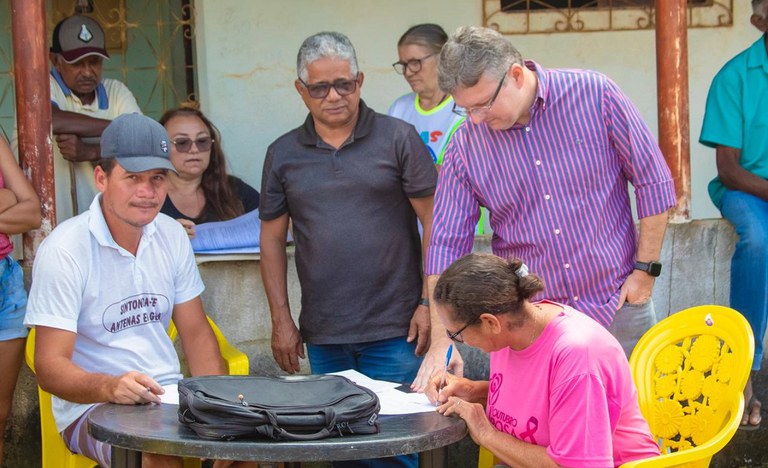 Famílias assentadas recebem títulos provisórios em dois municípios da Paraíba