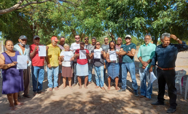 Cento e três famílias de agricultores assentados recebem Contratos de Concessão de Uso (CCUs) na Bahia