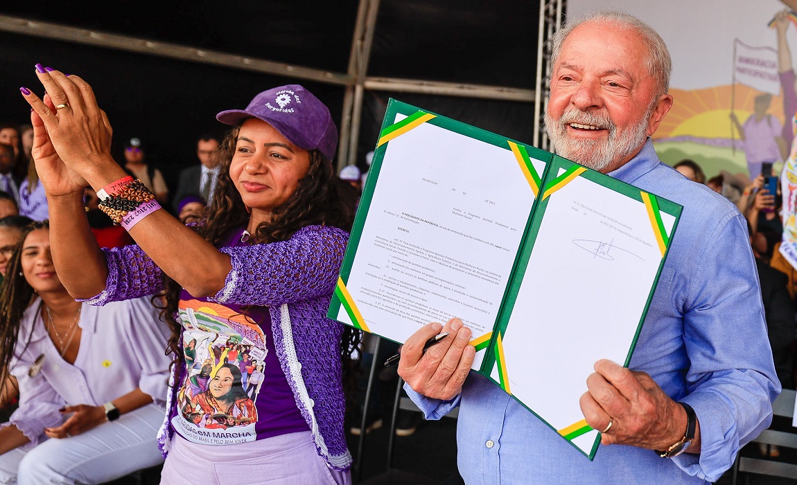 Lula assina 8 decretos para retomada do Programa Nacional de Reforma Agrária