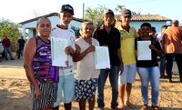 Documentos de titulação atendem 338 famílias na região Central da Bahia