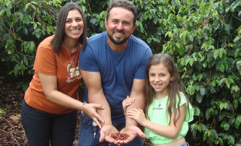 Família em assentamento do Espírito Santo investe na qualidade do café para aumentar receita