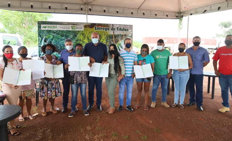 Titulação de assentamentos em Flores de Goiás