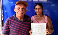 Famílias assentadas recebem 76 títulos definitivos e 16 casas no Piauí