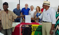 Famílias assinam contratos para habitação em Alagoa Grande (PB)