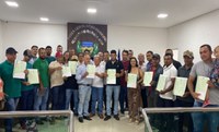 Famílias do PEC Serra do Ramalho recebem Títulos de Domínio na Bahia