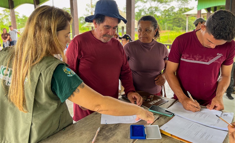 Crédito leva investimento de R$ 600 mil a 67 famílias extrativistas no Acre