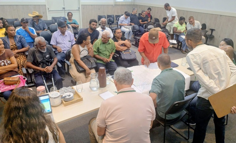 Distribuição de lotes para famílias no assentamento Cícero Guedes (RJ)